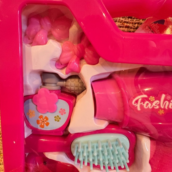 Pretend Salon Beauty Shop: Hair Dryer w/ Sounds & Air Flow & Flat Iron & MORE - Picture 2 of 6